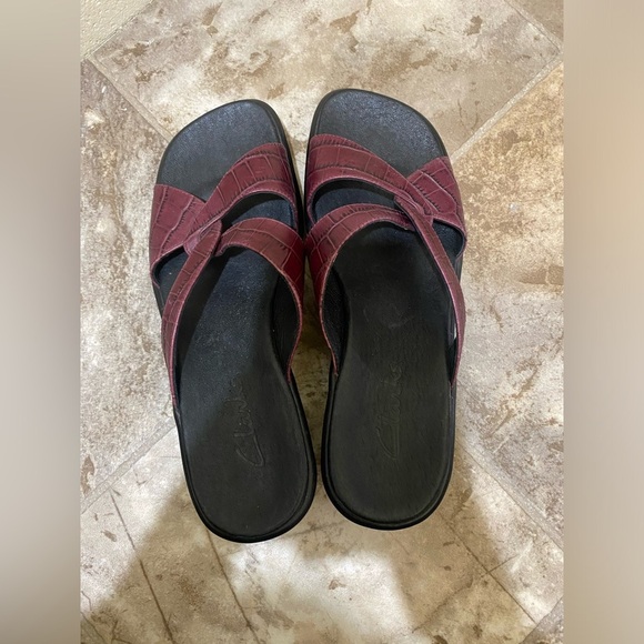 Womens Clark’s Red burgundy Leather slip on Sandals  size 7 in great condition - Picture 14 of 14